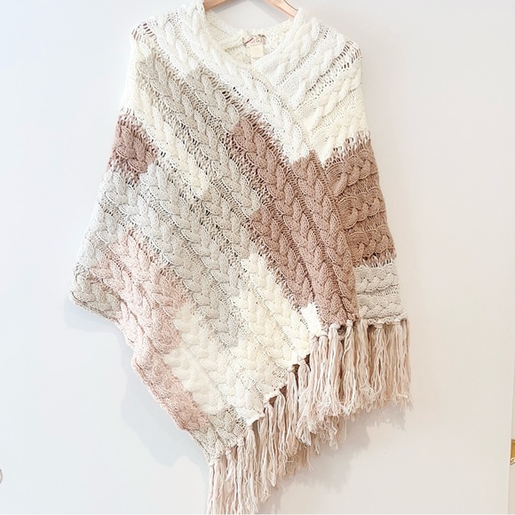 NEW Free People Revelry Cable Fringe Poncho Sweater Top Neutral OS Rare Bohemian - Picture 12 of 15